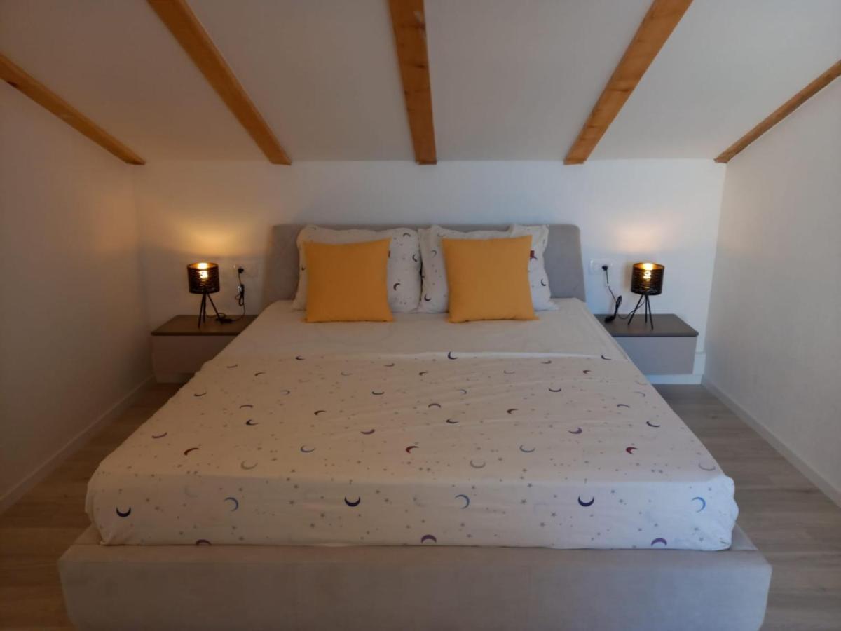 Seaview Suites Ondina Komiza Bagian luar foto