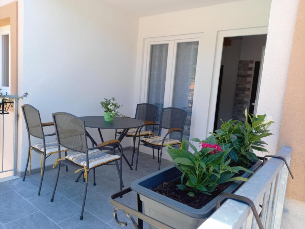 Seaview Suites Ondina Komiza Bagian luar foto