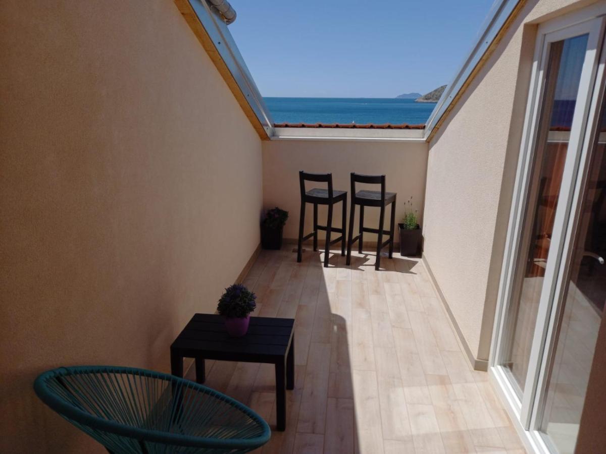 Seaview Suites Ondina Komiza Bagian luar foto