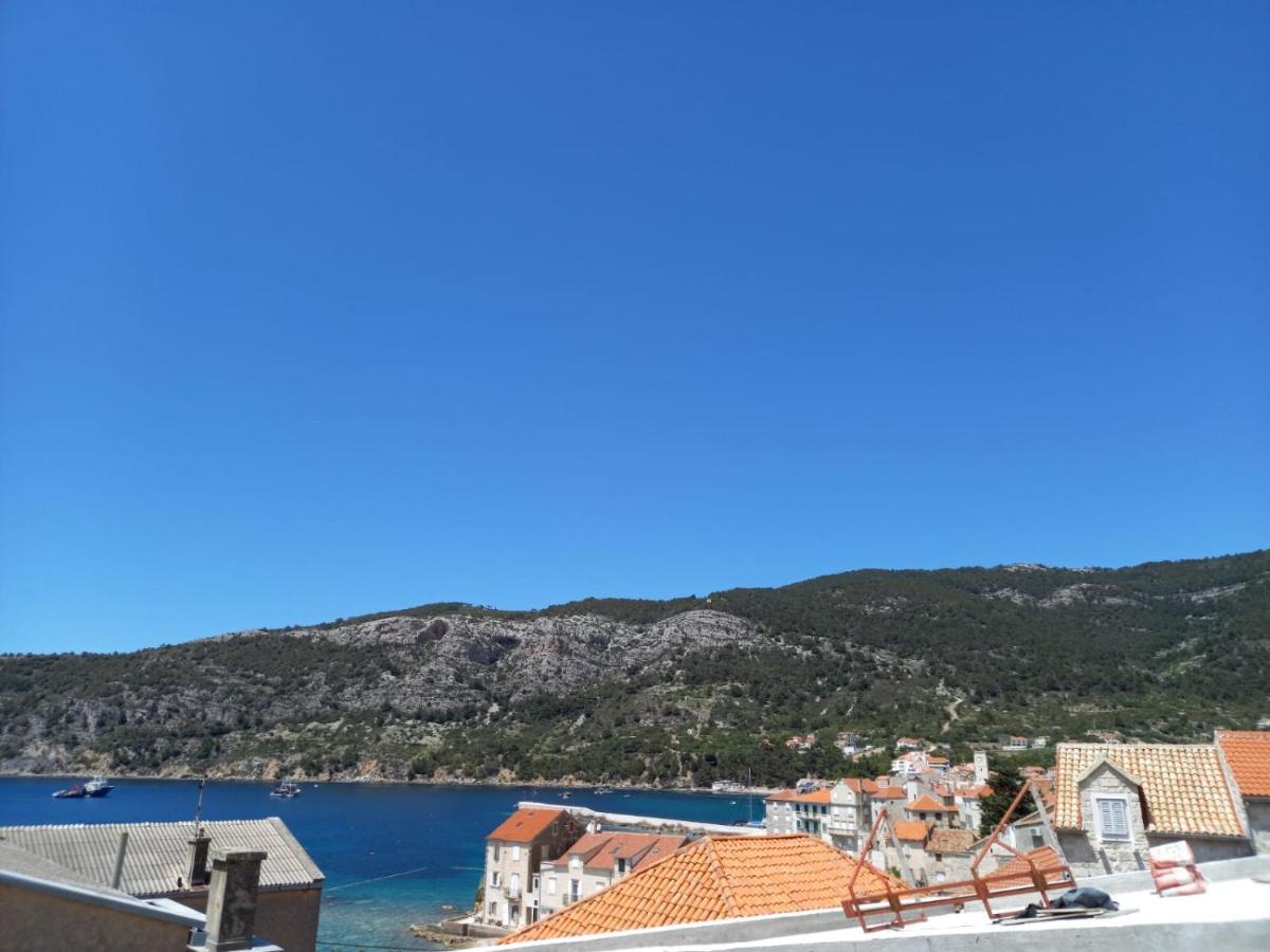 Seaview Suites Ondina Komiza Bagian luar foto