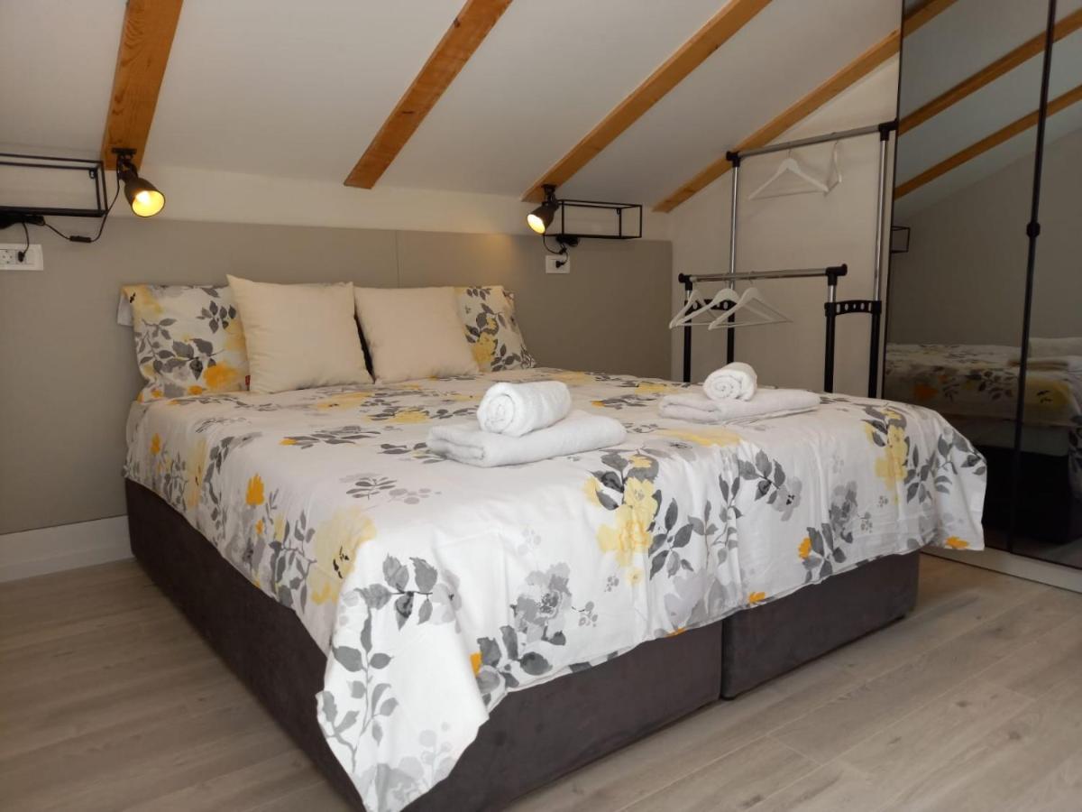 Seaview Suites Ondina Komiza Bagian luar foto