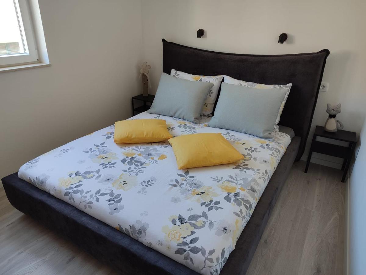 Seaview Suites Ondina Komiza Bagian luar foto