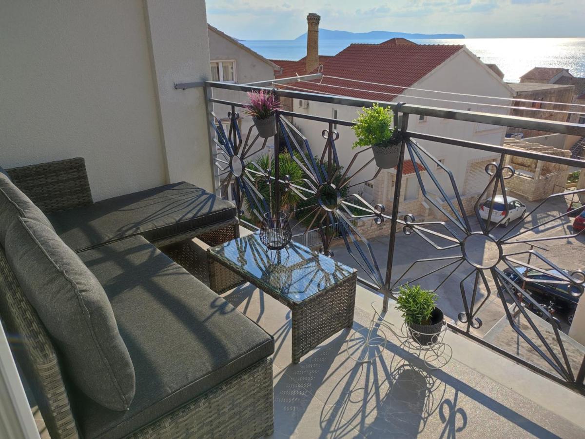 Seaview Suites Ondina Komiza Bagian luar foto